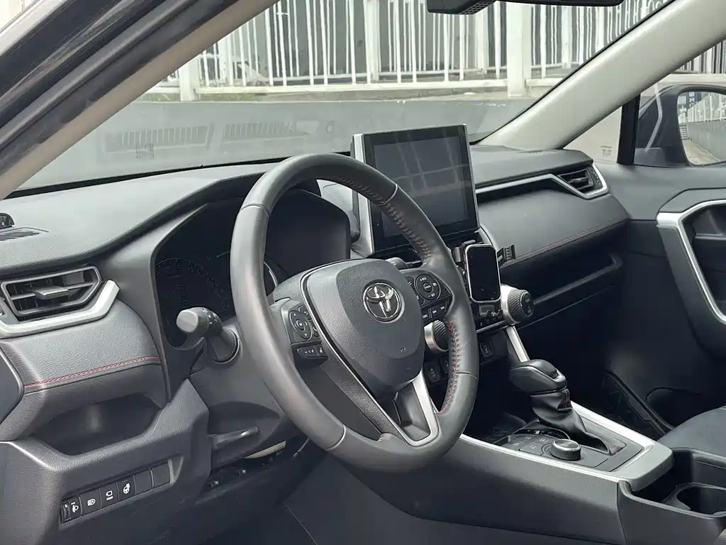 Toyota RAV4 Prime — миниатюра 14