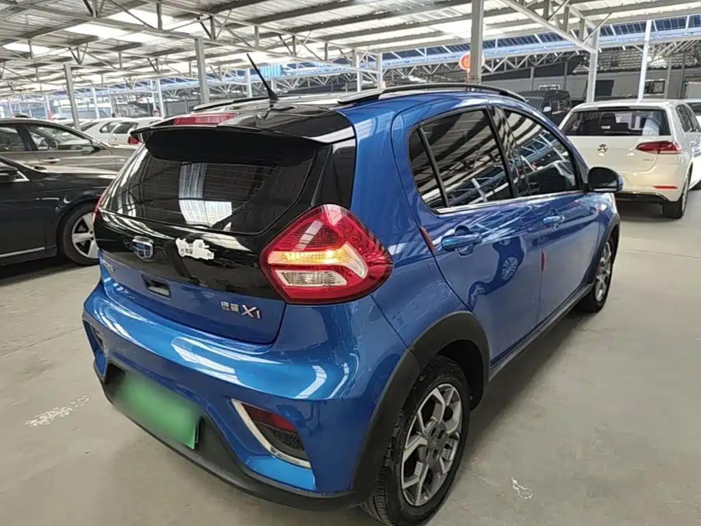 Geely Vision X1 — миниатюра 7