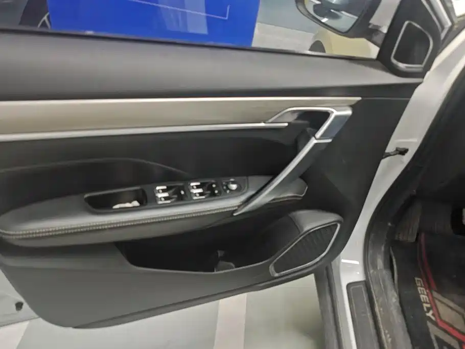 Geely Binyue — миниатюра 7