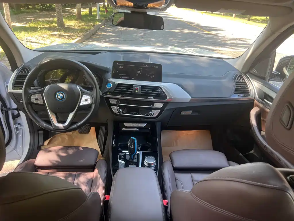 BMW iX3 — миниатюра 15