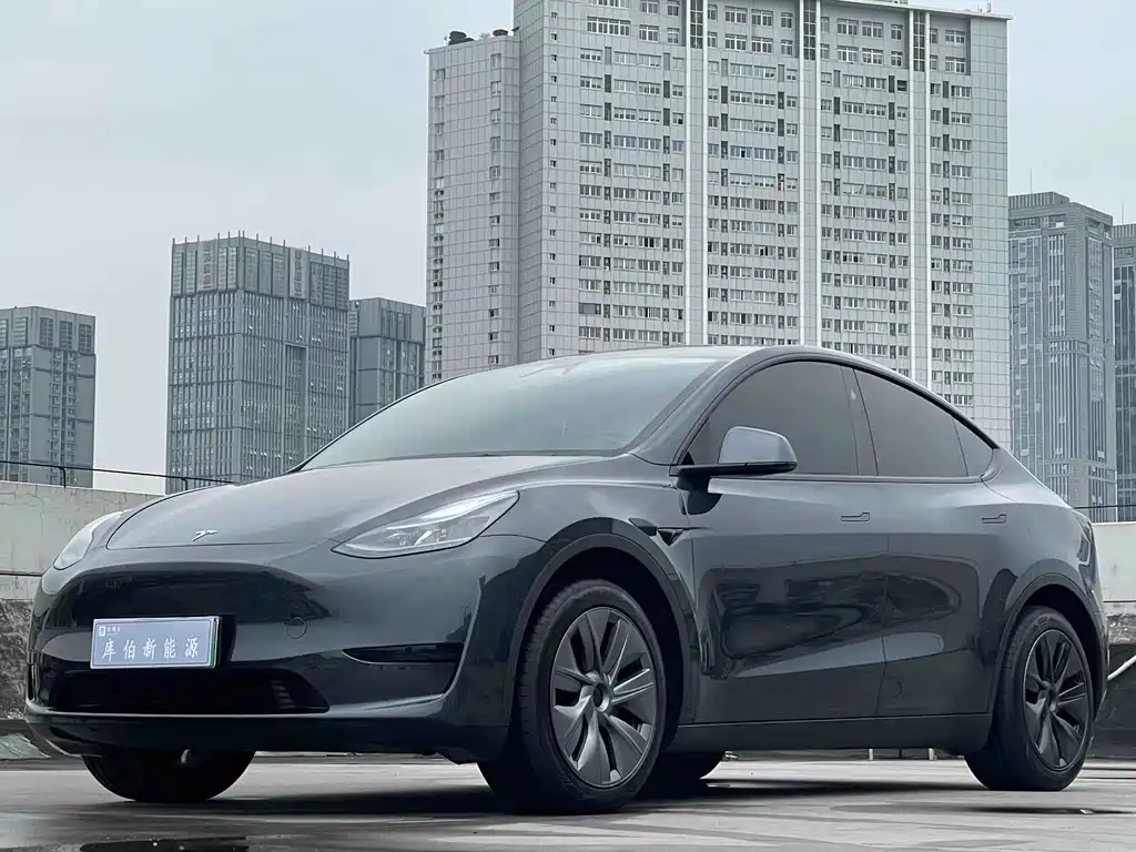 Tesla Model Y 2025