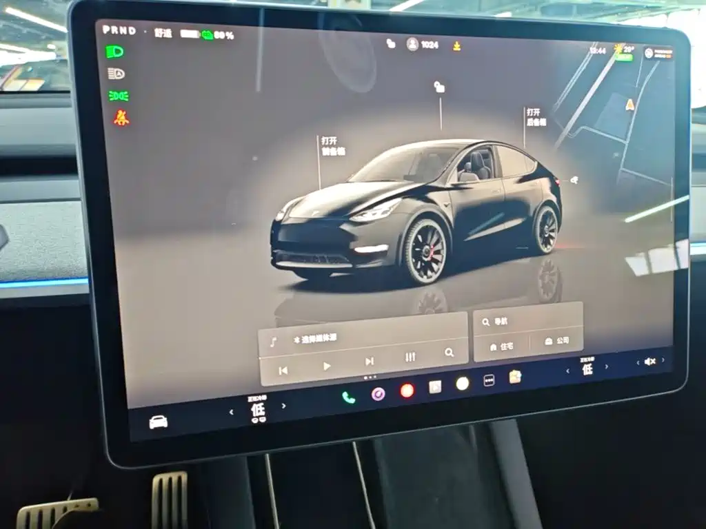 Tesla Model Y — миниатюра 13