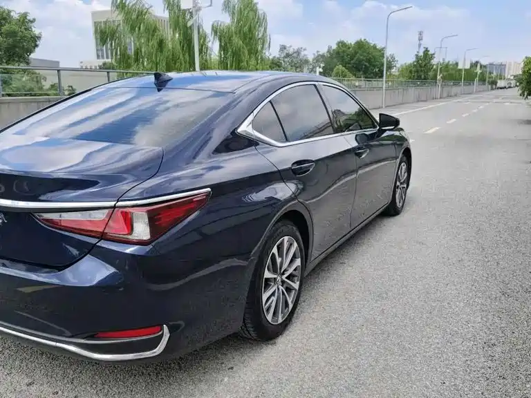 Lexus ES — миниатюра 5