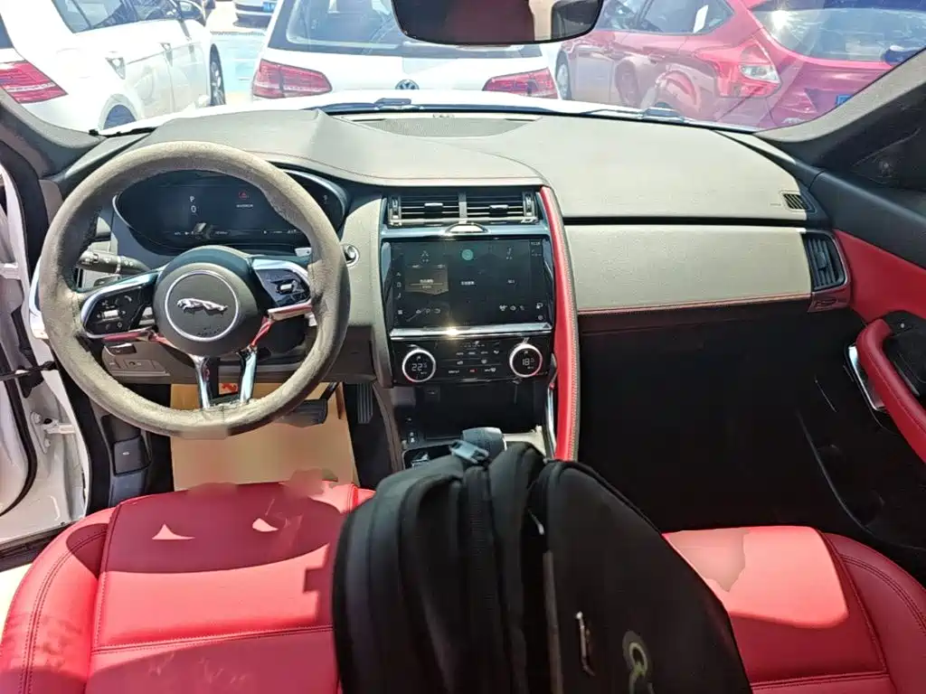 Jaguar E-PACE — миниатюра 10