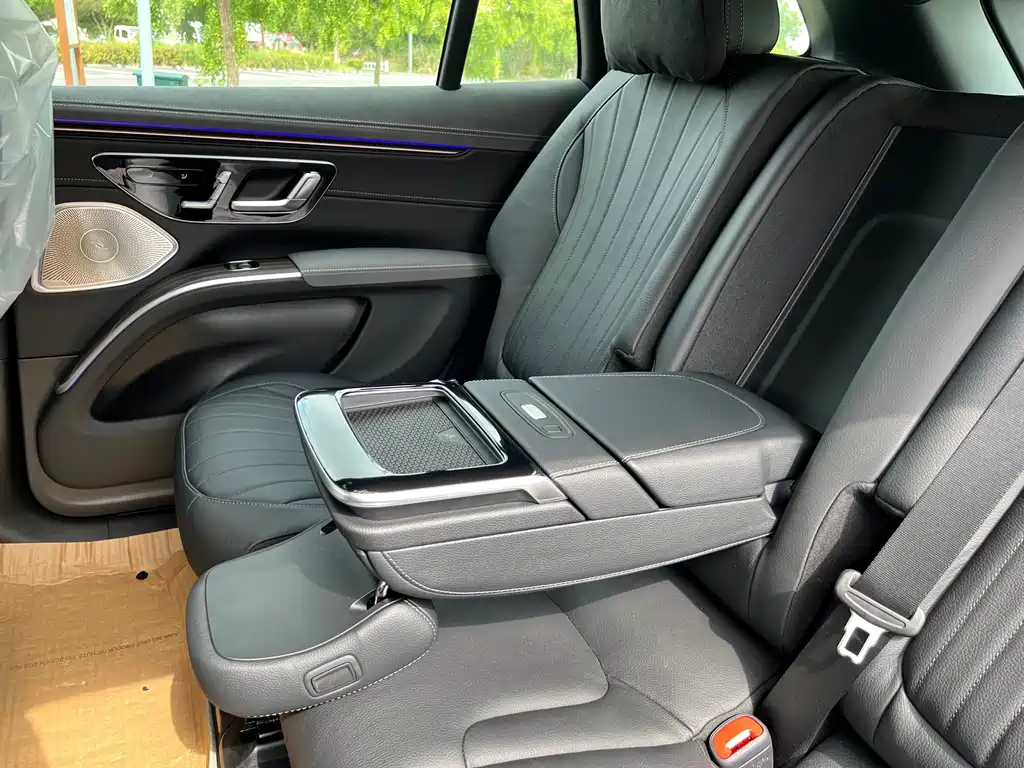 Mercedes-Benz EQS SUV — миниатюра 17