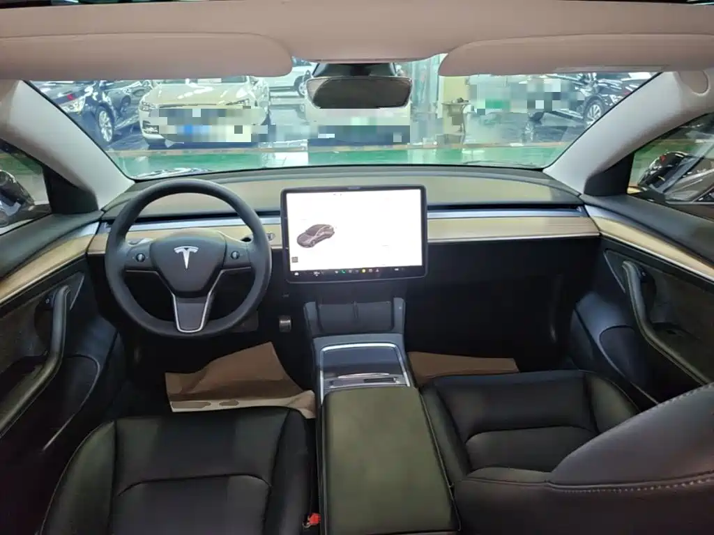 Tesla Model 3 — миниатюра 10