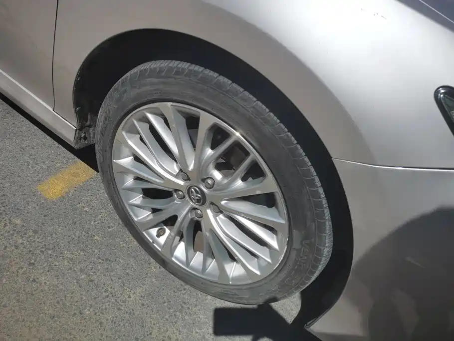 Toyota Camry — миниатюра 6