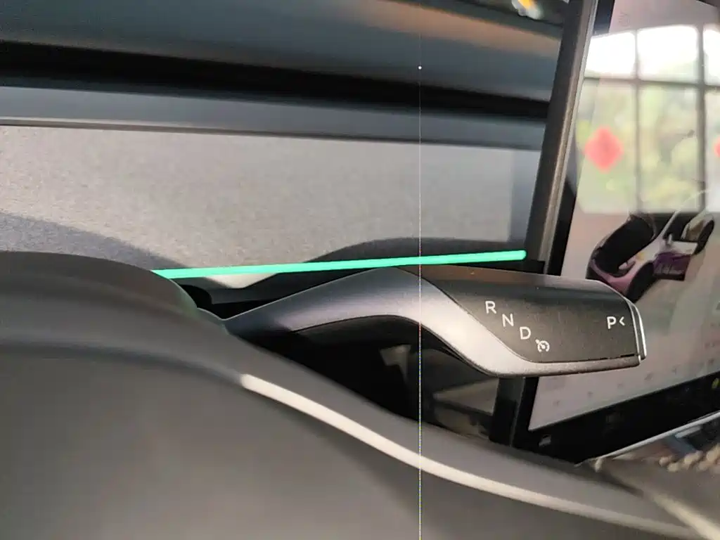 Tesla Model Y — миниатюра 14