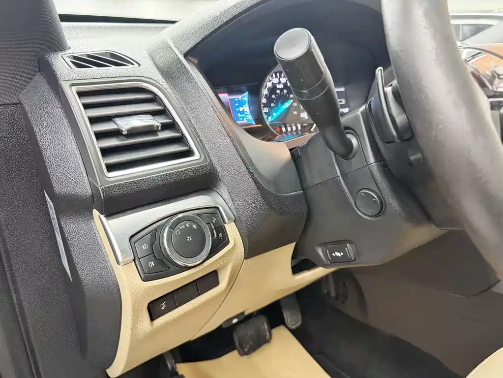 Ford Explorer (Import) — миниатюра 13