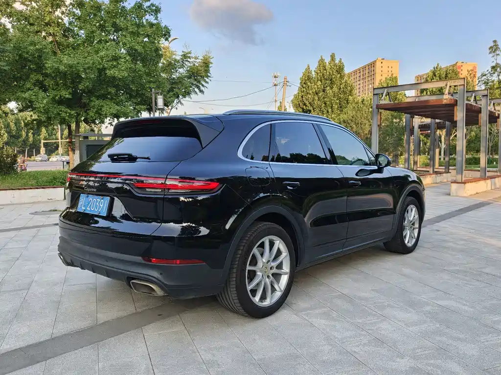 Porsche Cayenne — миниатюра 5