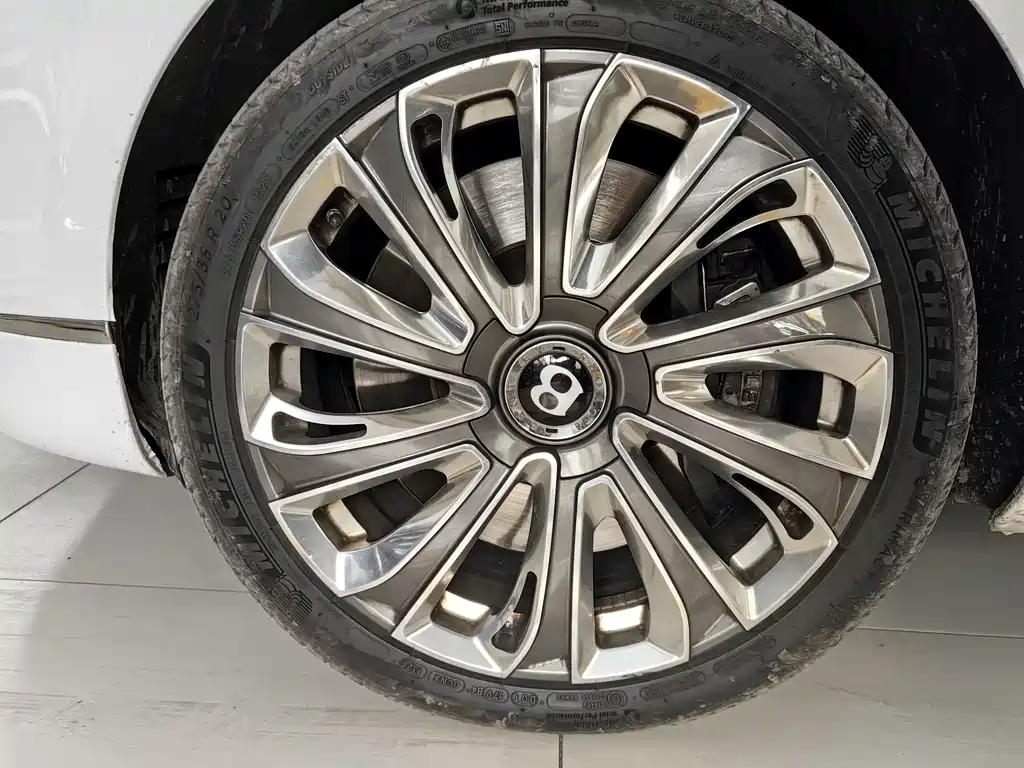 Bentley Flying Spur 2010 6.0T мест