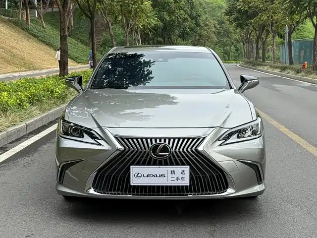 LEXUS ES 2021