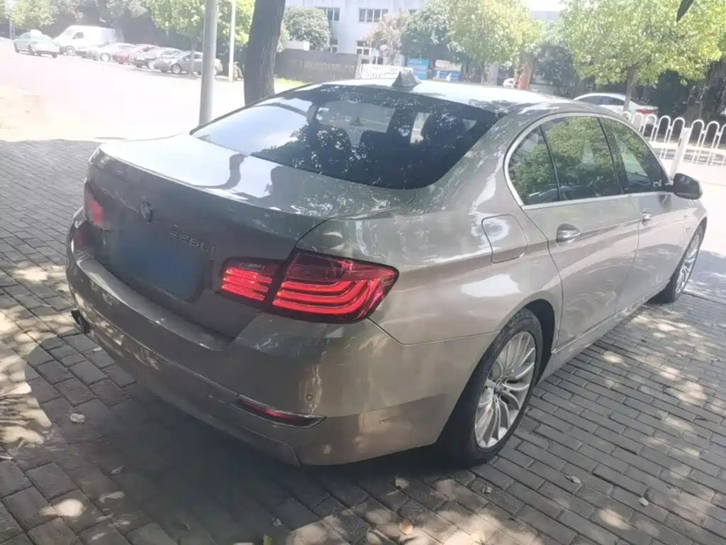 BMW 5 Series — миниатюра 7