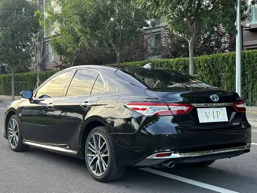 Toyota Camry — миниатюра 3