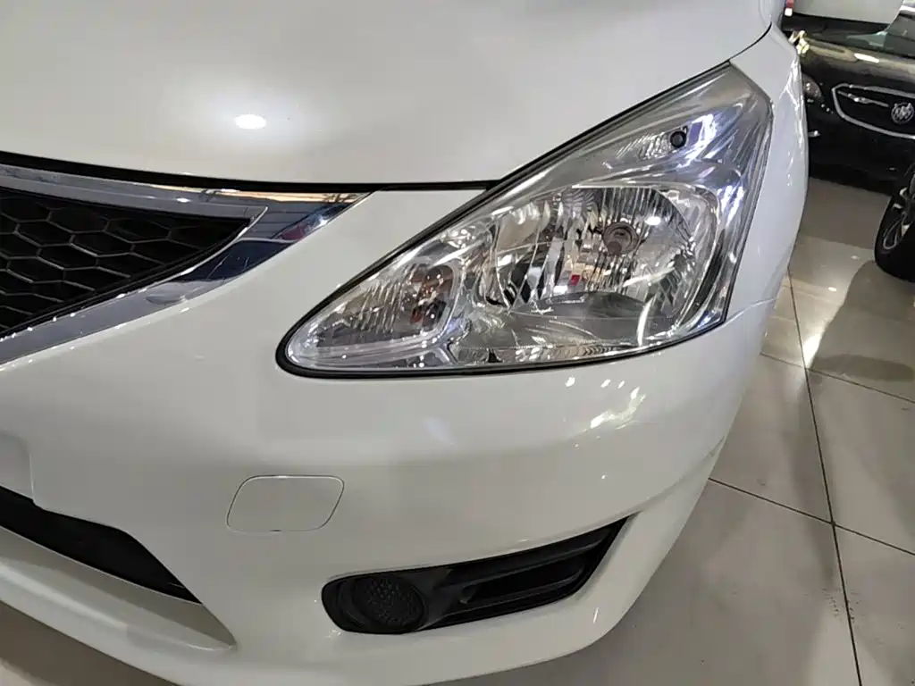 Nissan Tiida — миниатюра 24