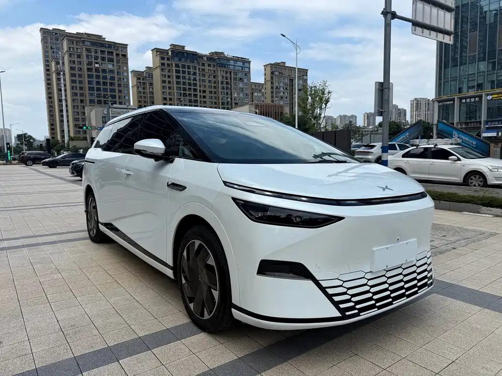 XPeng X9 — миниатюра 3