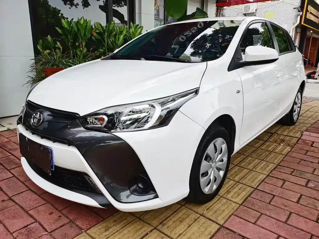 Toyota Yaris L — миниатюра 2