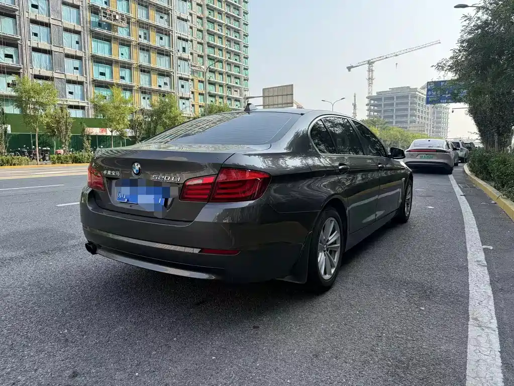 BMW 5 Series — миниатюра 10