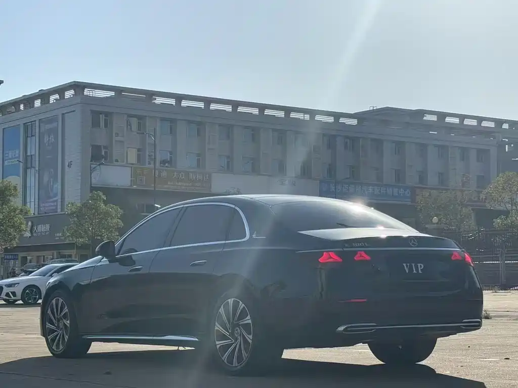Mercedes-Benz E-Class — миниатюра 7