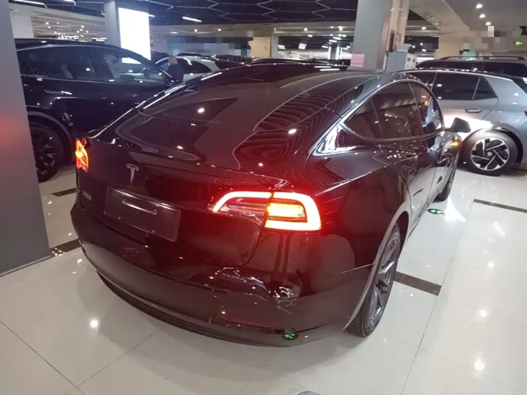 Tesla Model 3 — миниатюра 7