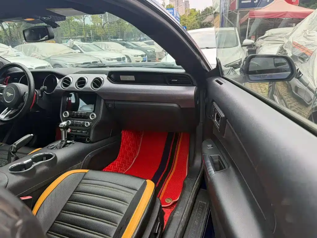 Ford Mustang — миниатюра 7