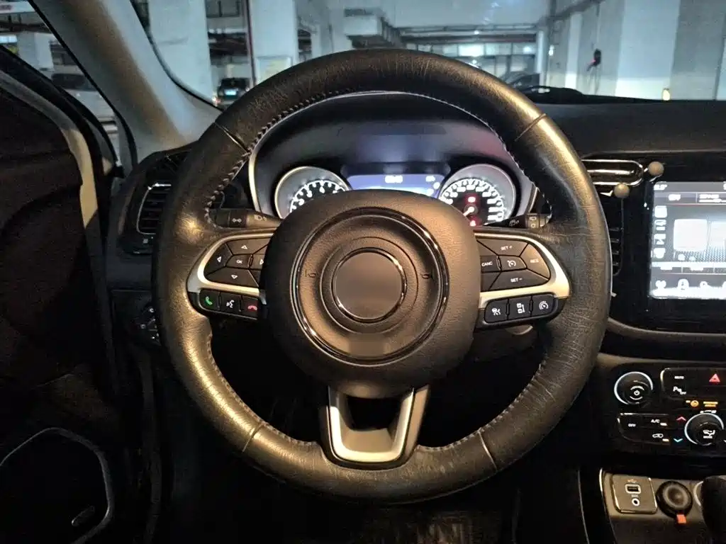 Jeep Compass — миниатюра 6