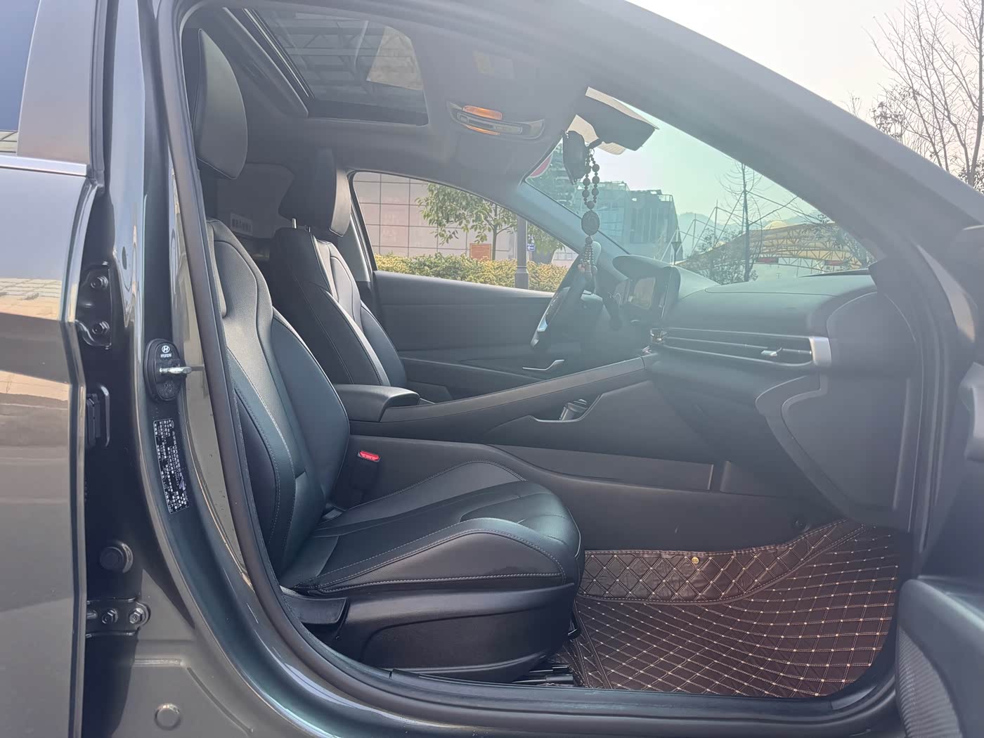 Haval Haval M6 1.5 л 2024 г. Серебристо-серый, пробег 34000 км