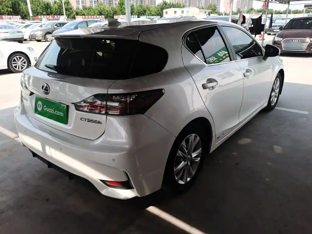 Lexus CT — миниатюра 7