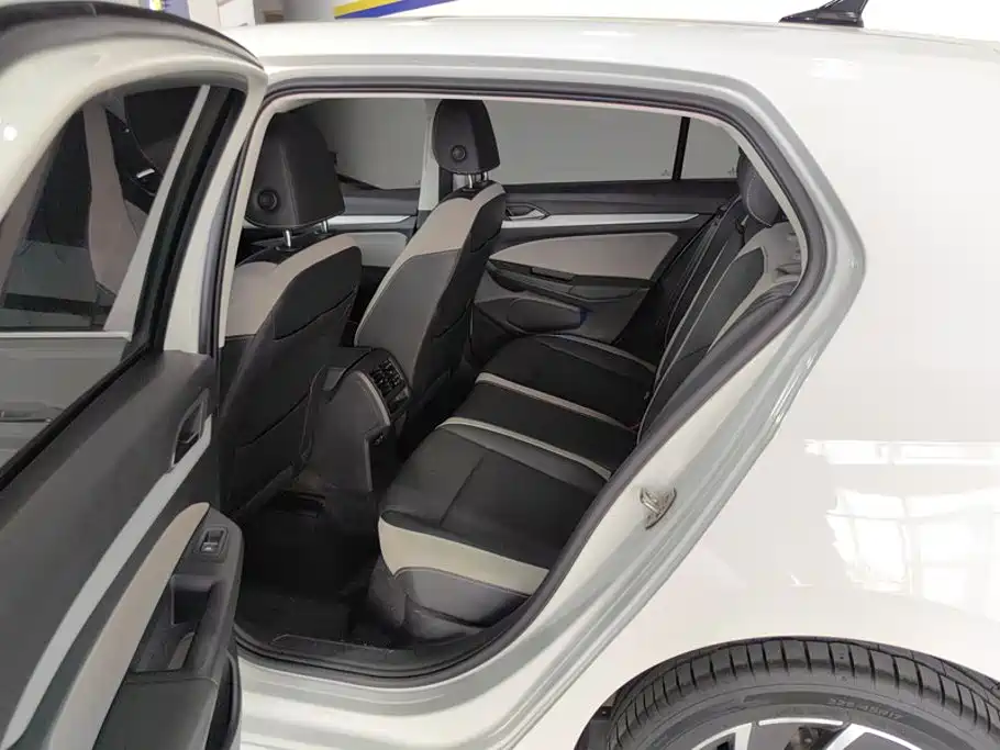 Volkswagen Golf — миниатюра 11