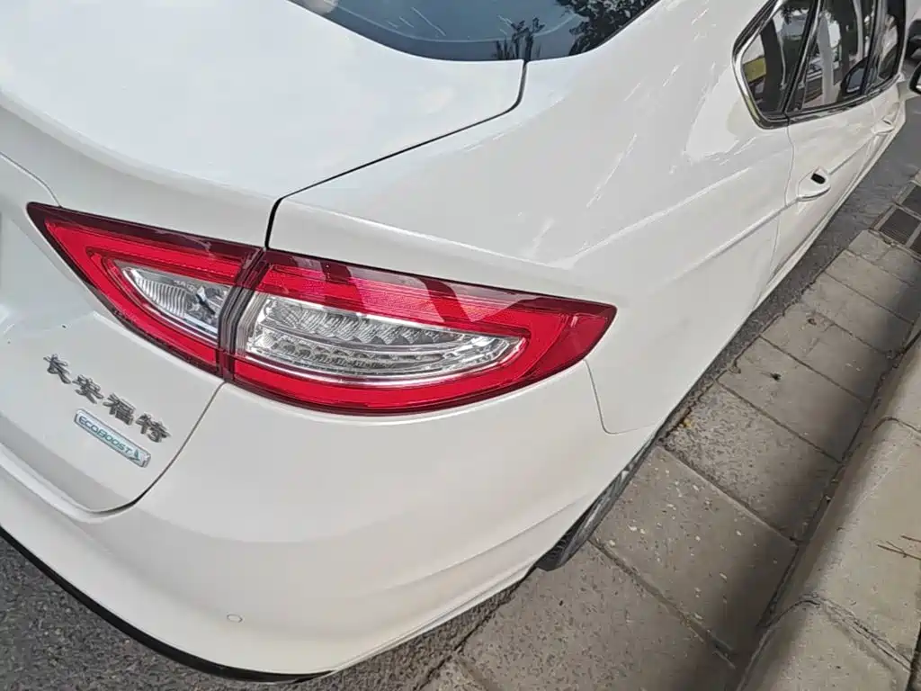 Ford Mondeo — миниатюра 8