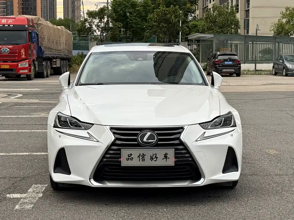 Lexus IS — миниатюра 2