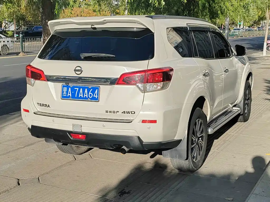Nissan Terra — миниатюра 6