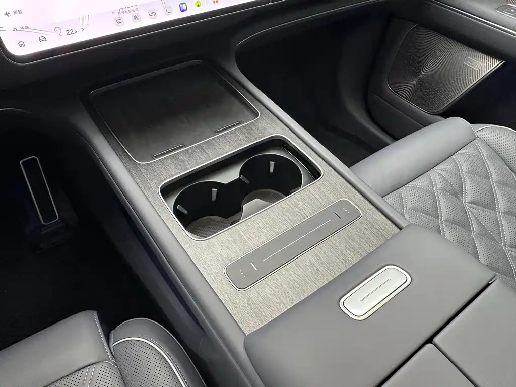NIO ES8 — миниатюра 14