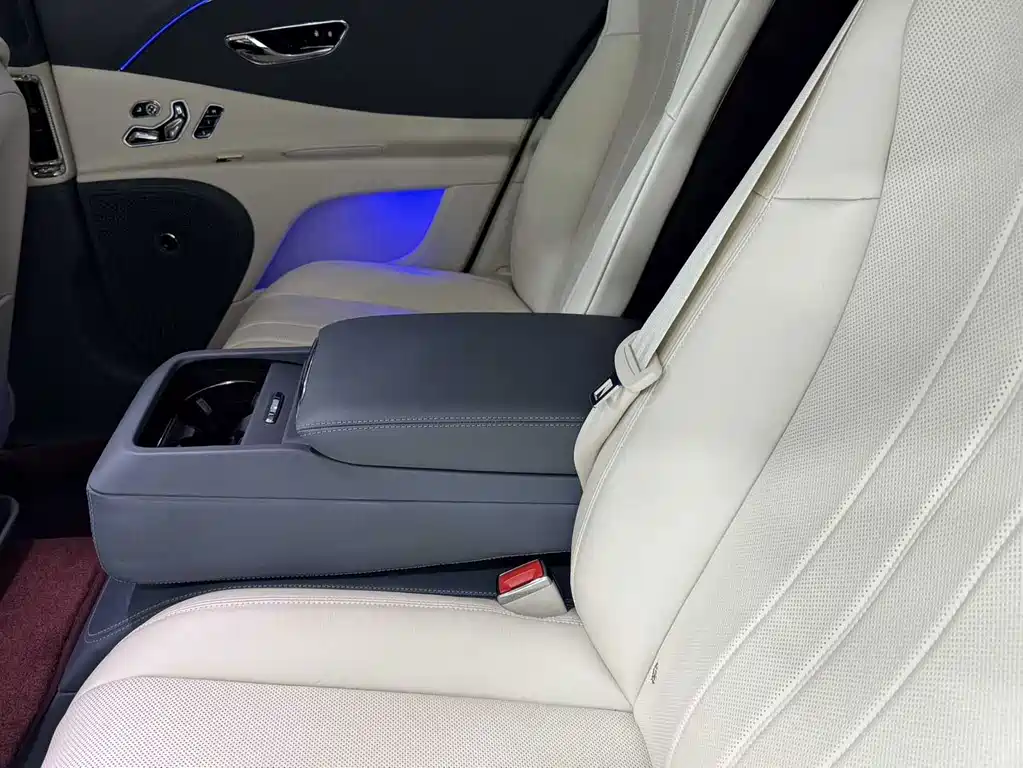 Bentley Flying Spur — миниатюра 27