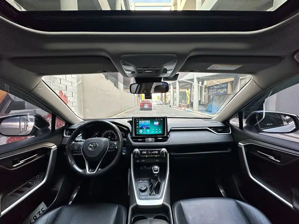 Toyota RAV4 — миниатюра 11