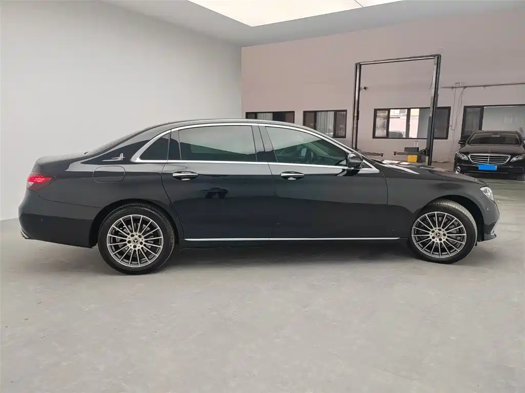 Mercedes-Benz E-Class — миниатюра 17