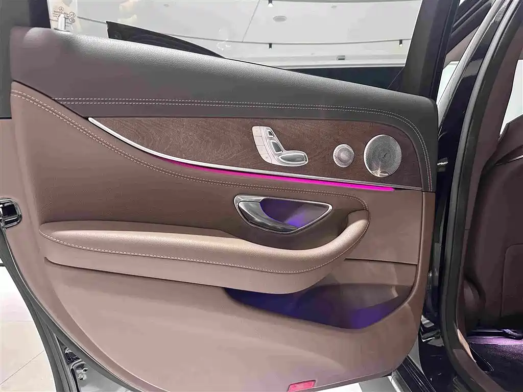 Mercedes-Benz E-Class — миниатюра 16