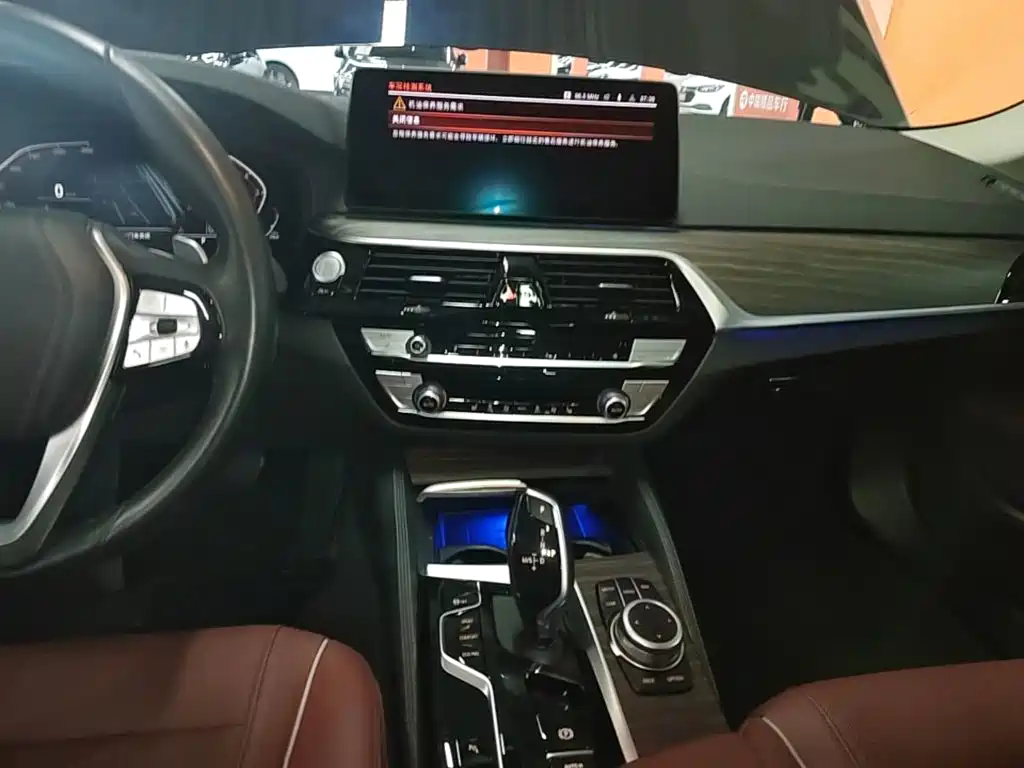 BMW 5 Series — миниатюра 13