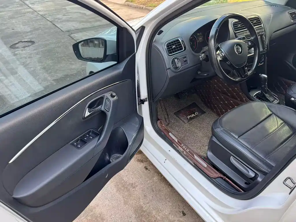 Volkswagen Polo 2016 1.6L AT Luxury