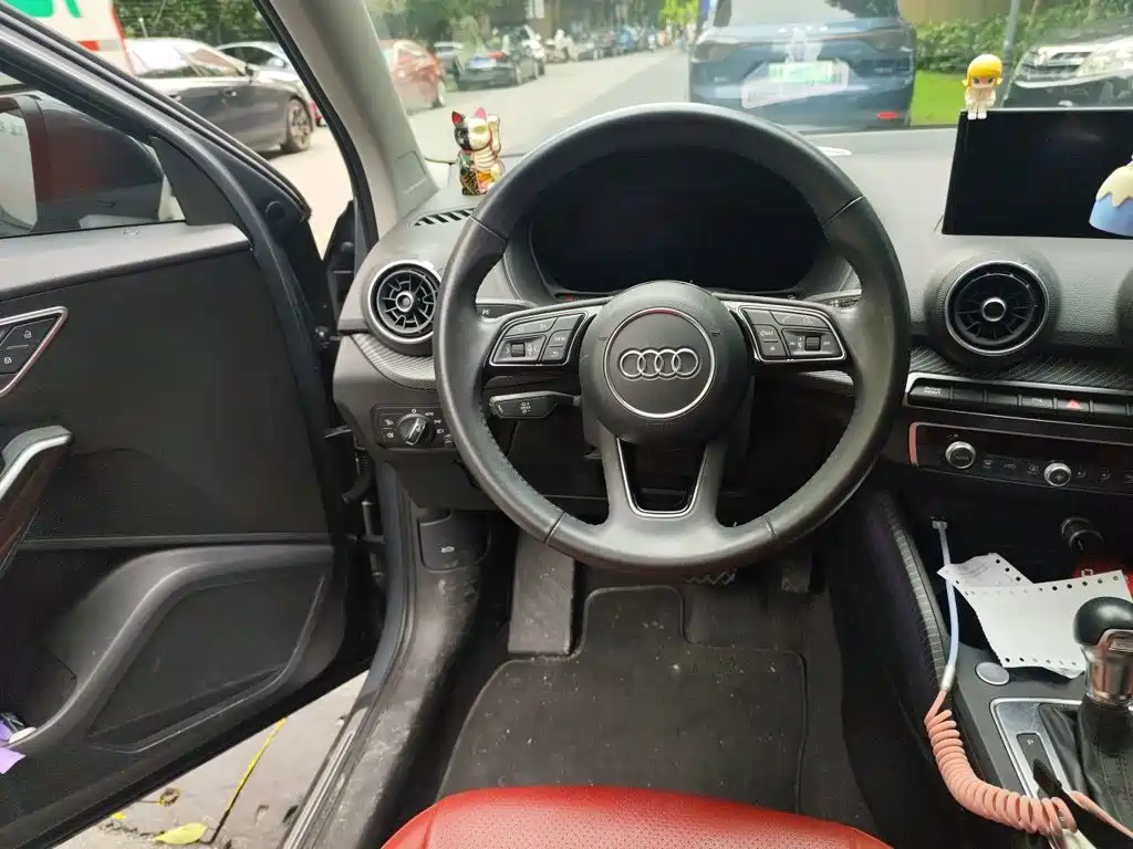 Audi Q2L e-tron — миниатюра 3