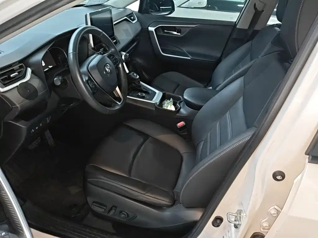 Toyota RAV4 — миниатюра 15