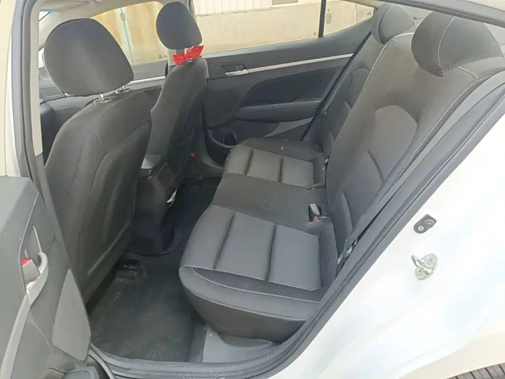 Hyundai Elantra — миниатюра 17