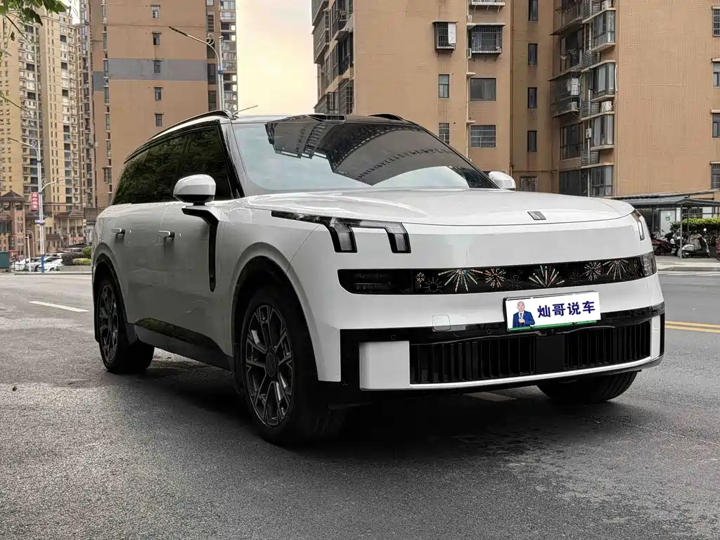 Lynk & Co Рука 900. — миниатюра 3