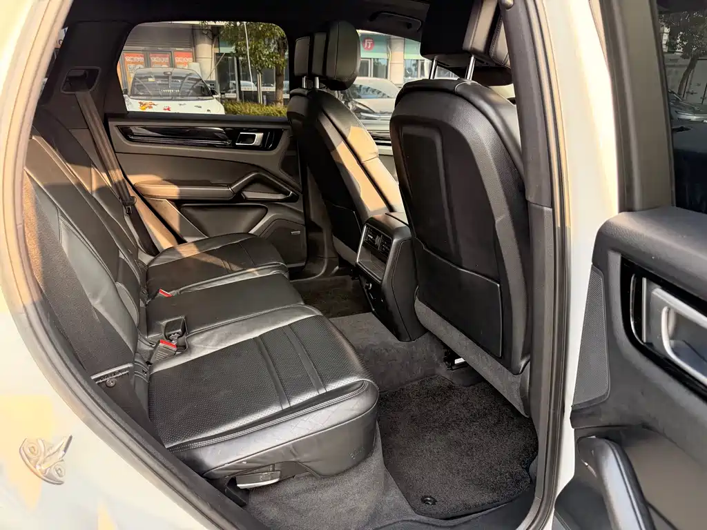 Porsche Cayenne — миниатюра 10