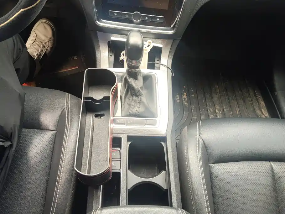 Roewe RX5 — миниатюра 16