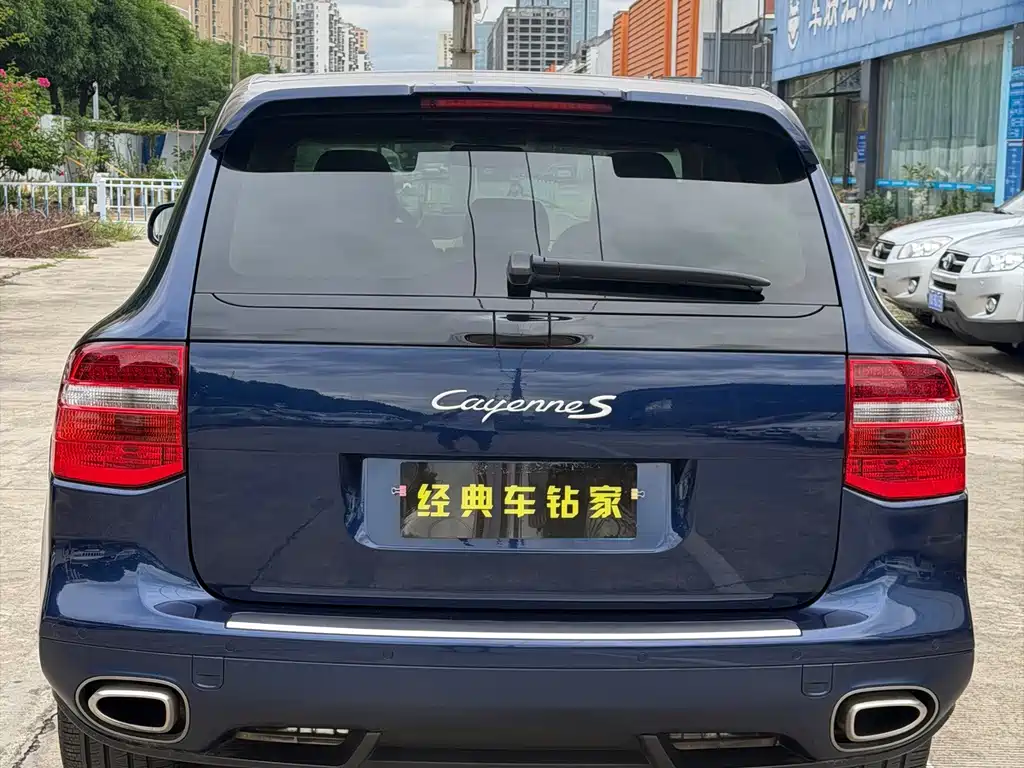 Porsche Cayenne — миниатюра 5