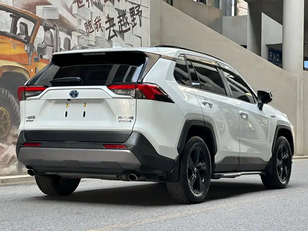 Toyota RAV4 — миниатюра 5