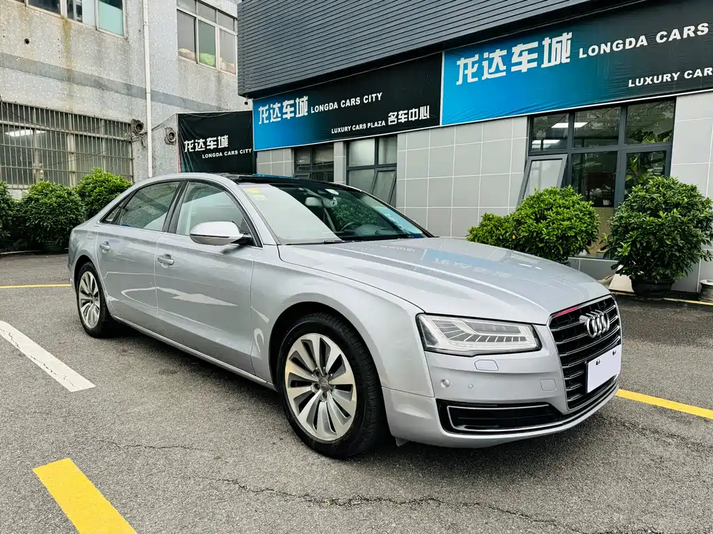 AUDI A8
