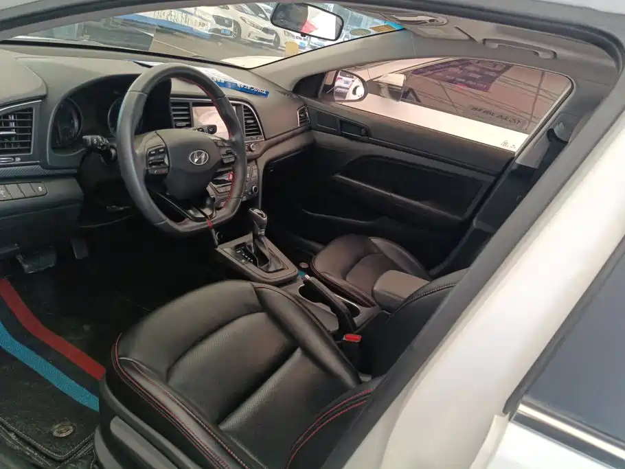 Hyundai Elantra — миниатюра 9