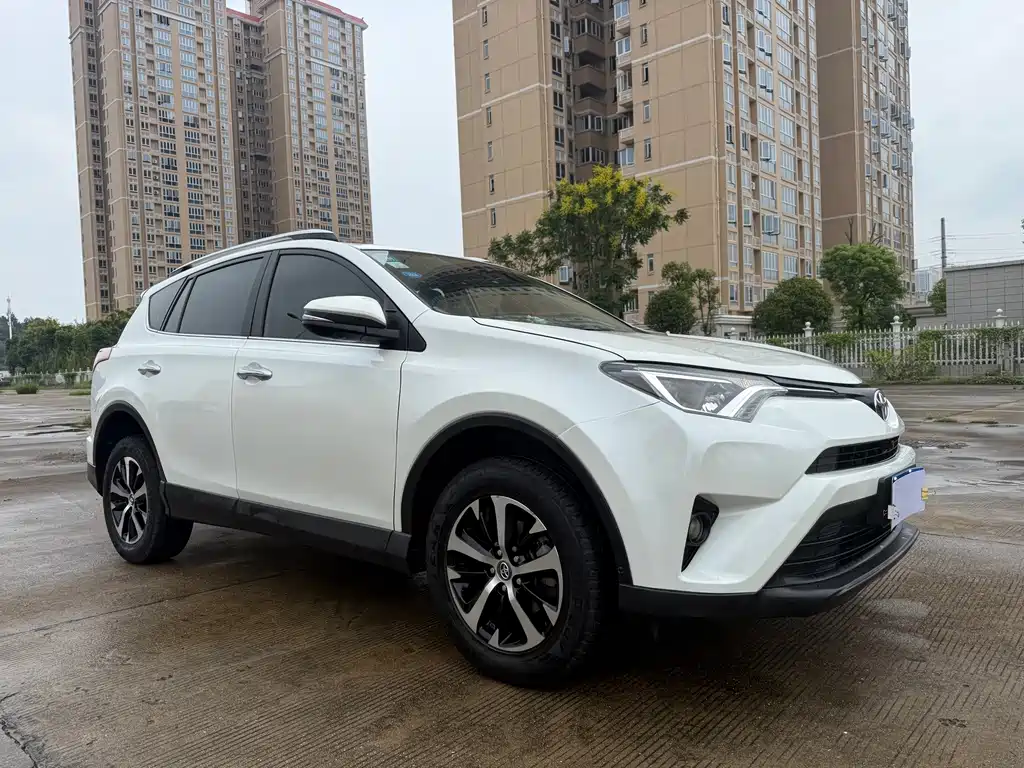 Toyota RAV4 — миниатюра 3